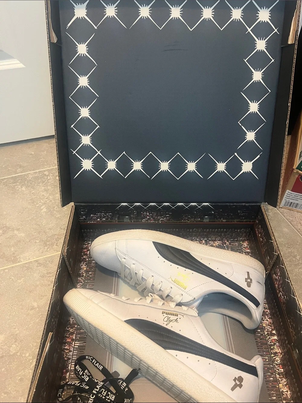 Puma White Shoes with Black Formstripe Low-Top Sneakers